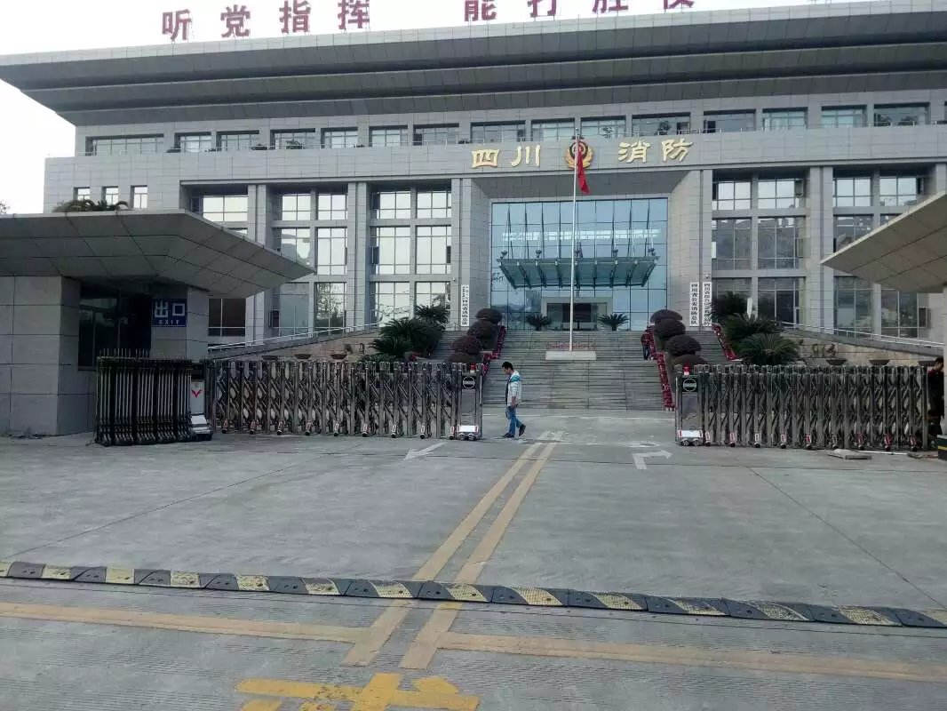 连云港徐圩新区连云港徐圩新区四川消防总队伸缩门